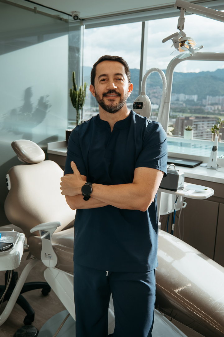 Dr. Felipe García · Ortodoncista en Medellín